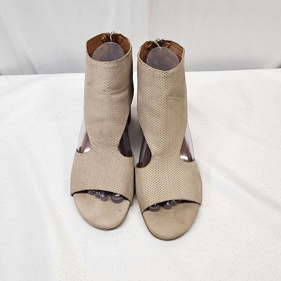 Gentle Souls by Kenneth Cole Women's 8 Charlene Peep Toe Suede Ankle Heels - Picture 6 of 11